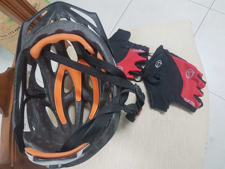 Capacete RockRider de Bicicleta de Homem mais Luvas