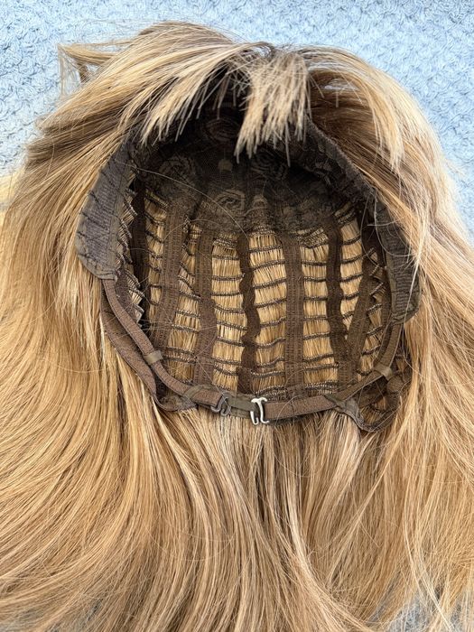 Парик дуже якісний та зручний