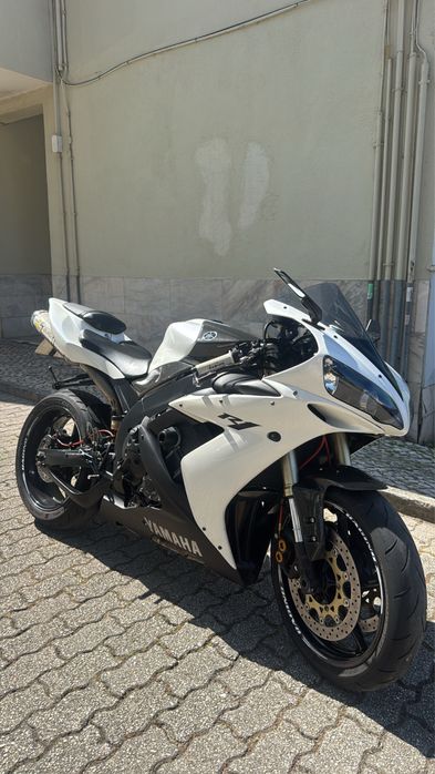 Yamaha R1 1000cc