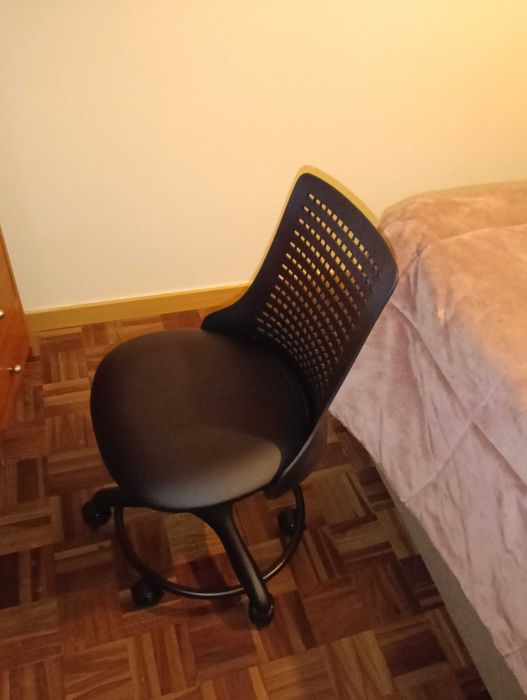 Cadeira de escritório com rodas