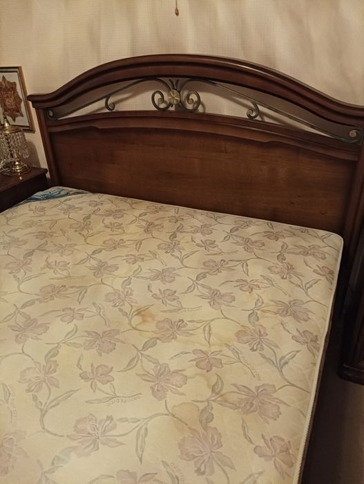 Ліжко двоспальне з матрацем