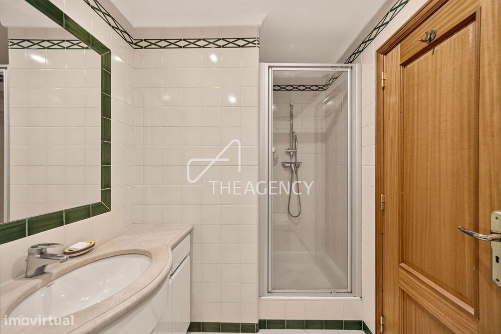 Amplo Apartamento T3+1 no Último Andar nos Jardins da Parede