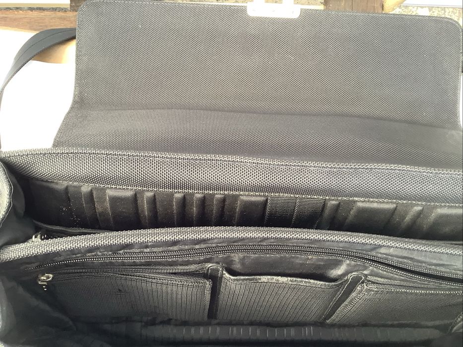 Pasta/ Mala Sansonite Executiva em pele Com Alça e Fechadura Como Nova