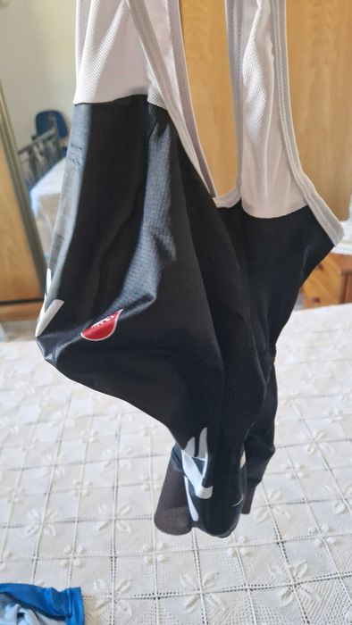 Jersey e calções de ciclismo