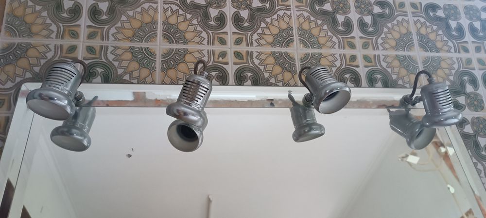 Espelho com luz usado