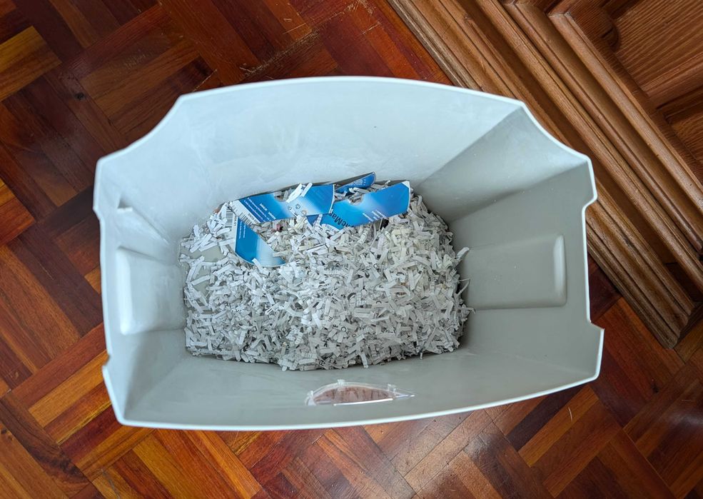 Destruidor/triturador de documentos, cartões e CD´s