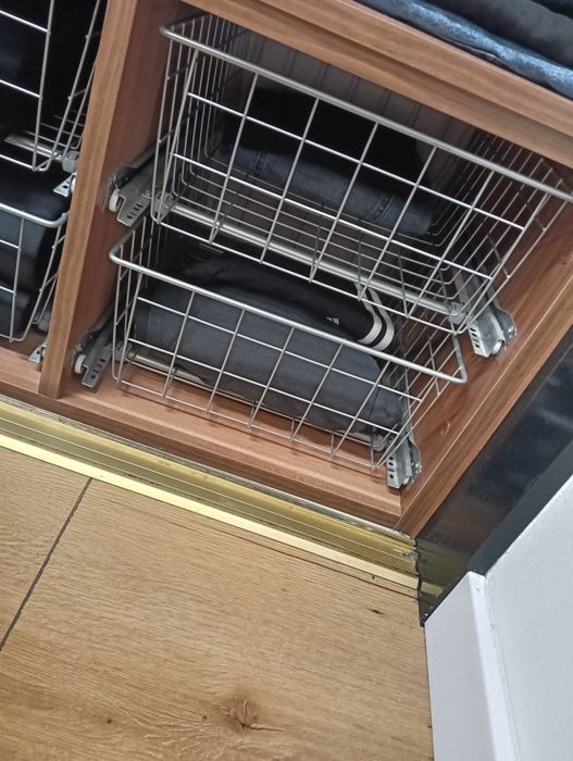 Koszyki z prowadnicami do szafy