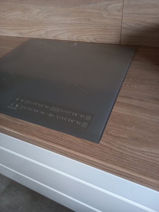 Płyta indukcyjna Electrolux szara