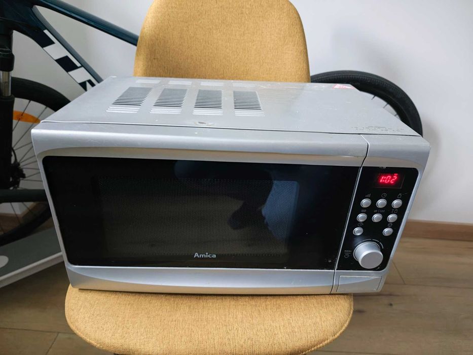 Kuchenka mikrofalowa Amica AMG 20E70 Gsv używana