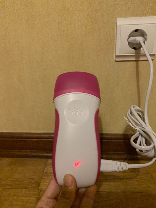 Máquina/Kit Roll-On Elétrico Veet Easy Wax