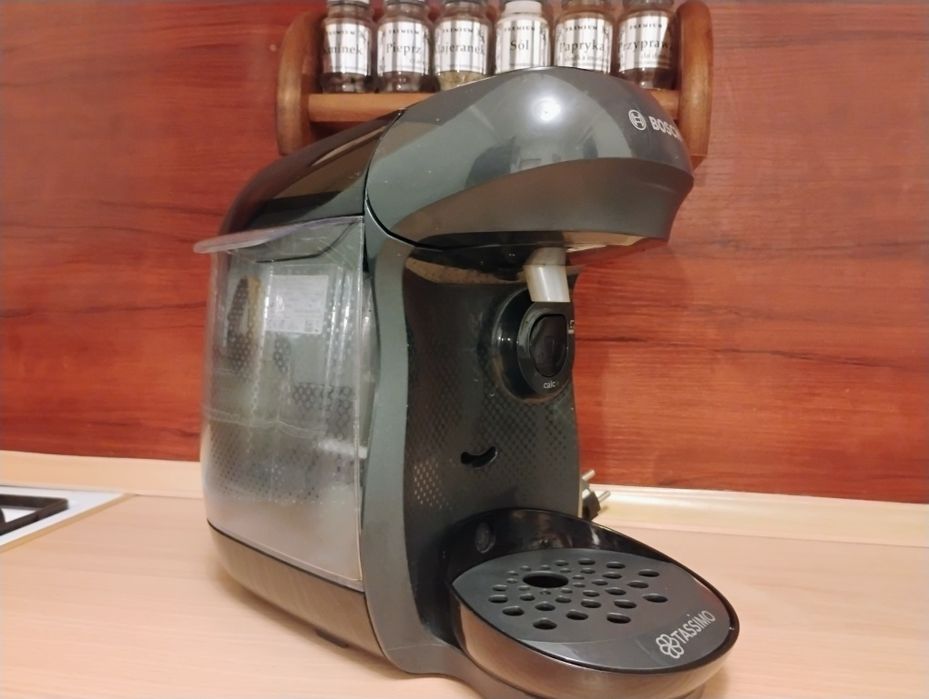 Kapsułkowy ekspres Bosh tassimo + stojak i kapsułki