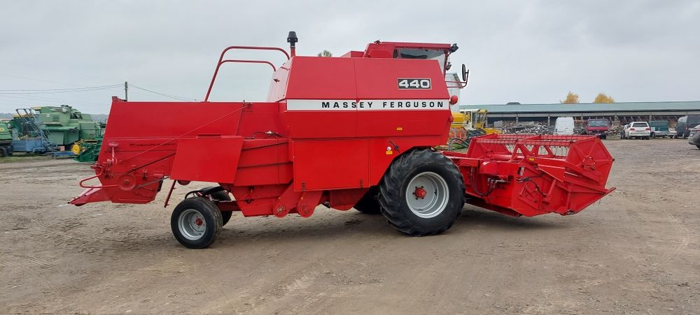 Зернозбиральний комбайн Massey Ferguson 440 3.м