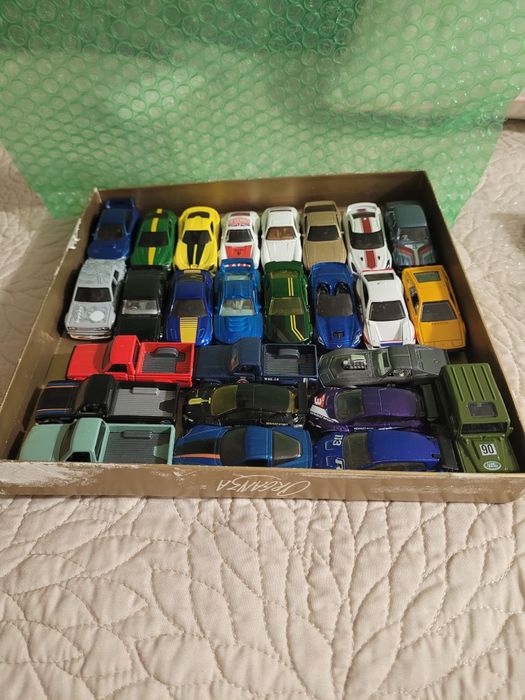 Varias miniaturas HotWheels
