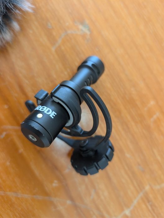 Microfone RØDE VideoMicro + Deadcat (anti-vento) – Impecável