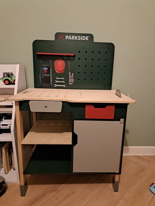 Drewniany warsztat zabawkowy