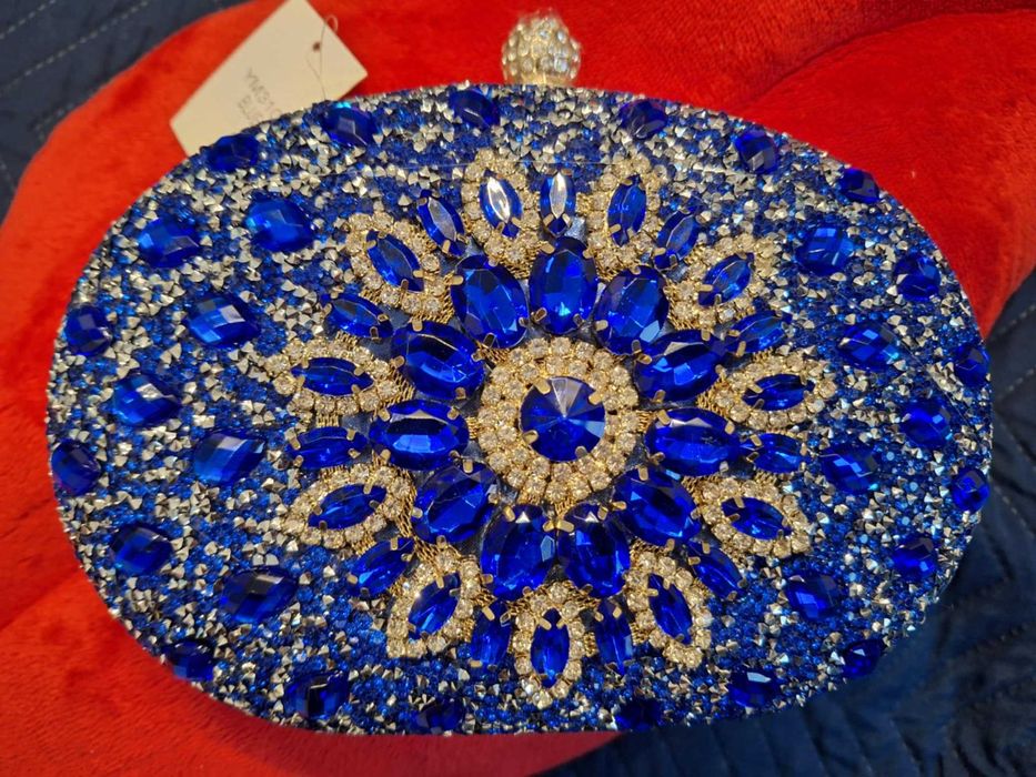 wizytowa torebka mini niebieska z kamieniami