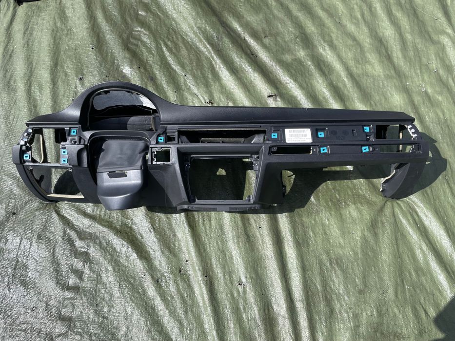 Konsola deska kokpit AIRBAG BMW E90 E91 E92 E93 czarna cupholder kubki