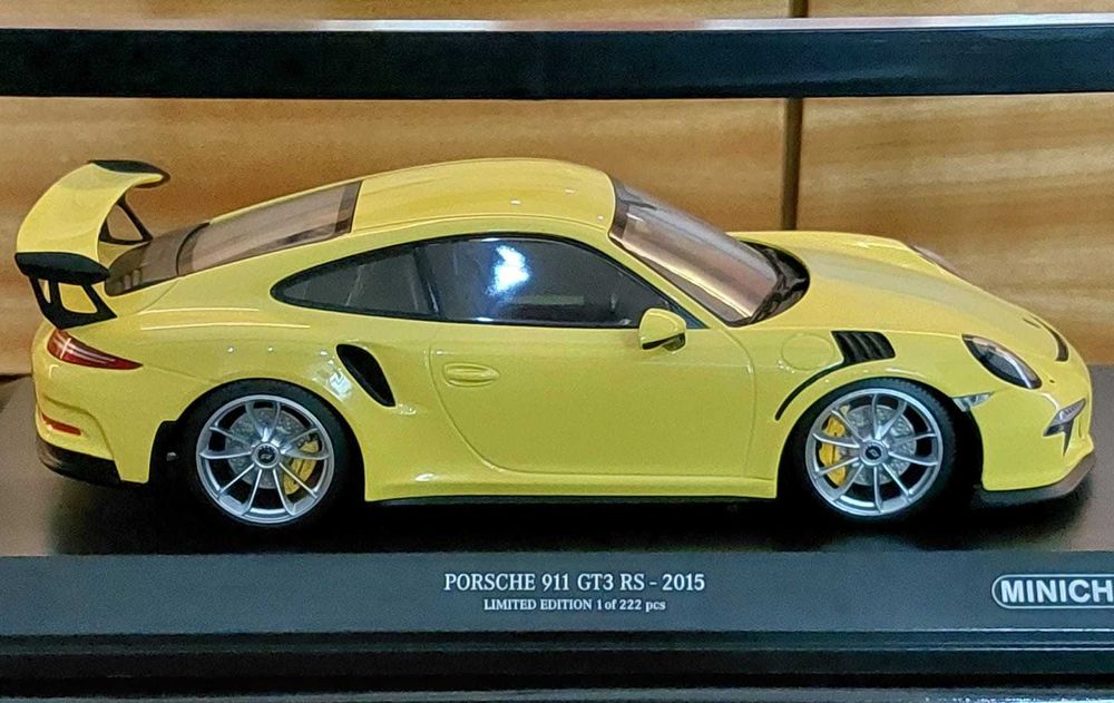 Porsche 911 (991) GT3 RS 2015 (amarelo) Minichamps 1:18