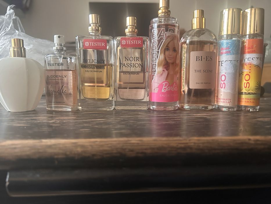 8 roznych perfum