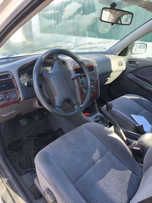 Toyota Avensis 1.6 gasolina