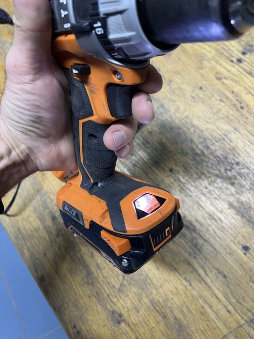 Шуруповерт AEG BS18C2XLI-202C