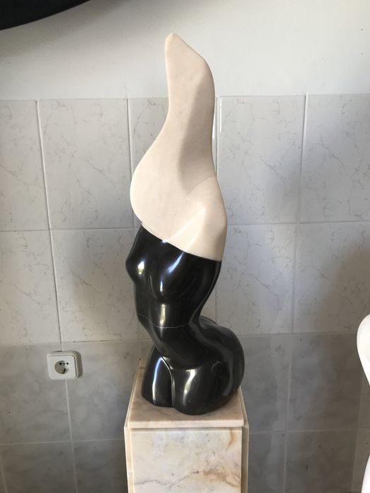 Escultura em mármore Estremoz e pedra men martins