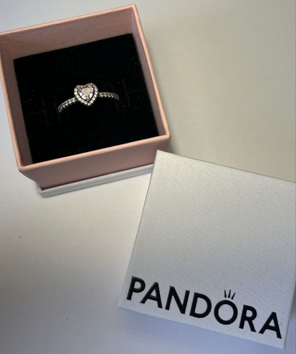 Каблучка Pandora з рожевим серцем