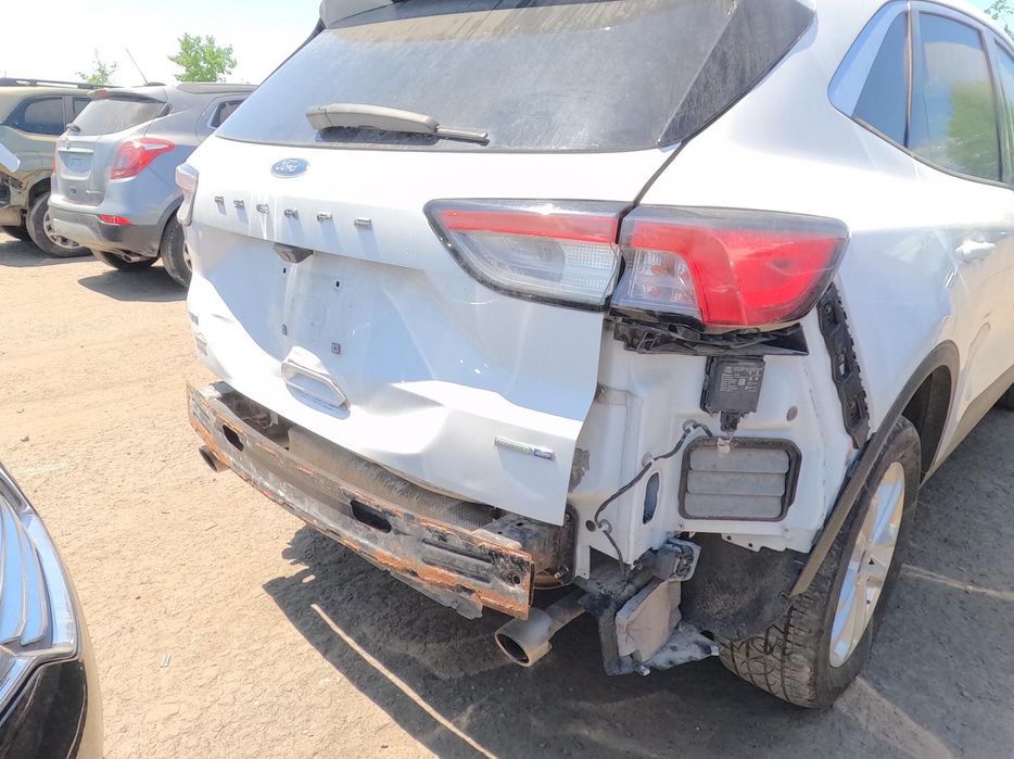 В разборе Ford Escape форд ескейп 20-23 1.5