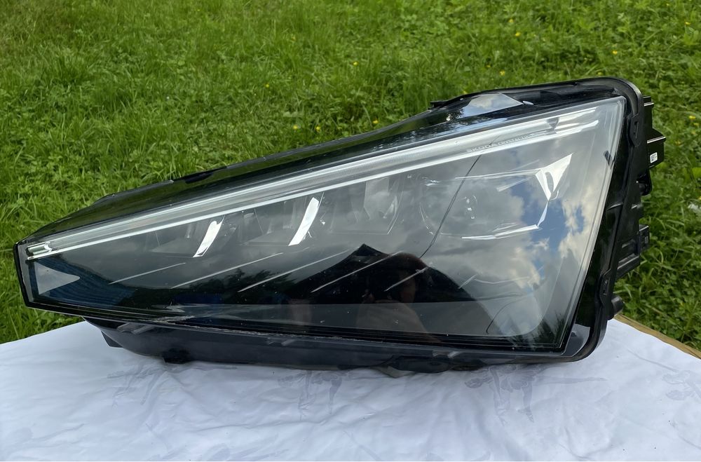 Фара Škoda skala ліва