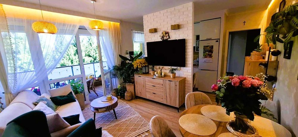 Klimatyczne 3 pokoje (64m²) + wielki balkon 12m², 2 miejsca, komórka!