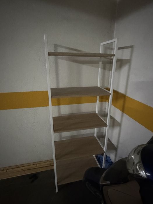 Estante praticamente NOVA