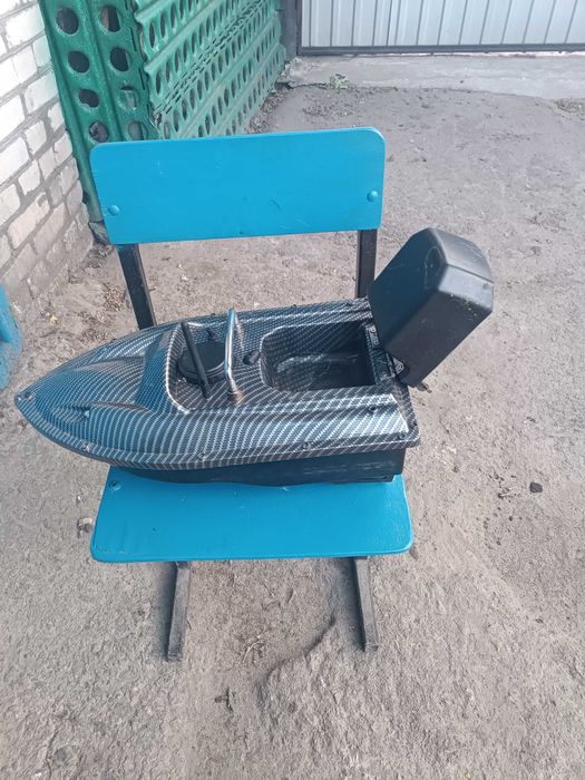 Продати кораблик для рибалки