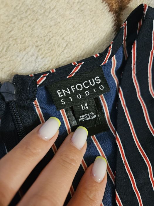 Жіночий літній комбінезон у синьо-червону смужку