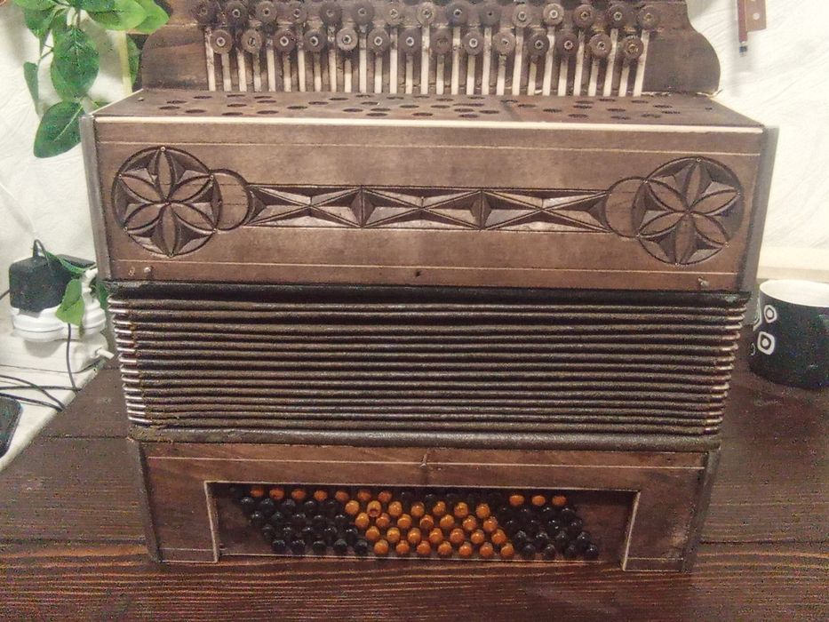 Баян деревяний потрібна профілактика