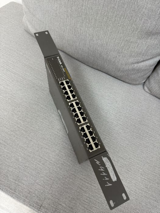Продам маршрутизатор / коммутатор D-Link DES-1024D
