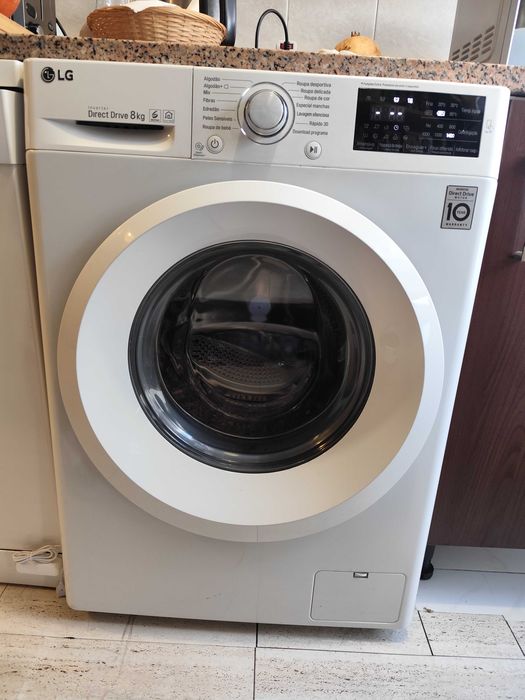 Máquina de lavar roupa LG - digital e como nova - estado 9 em 10!