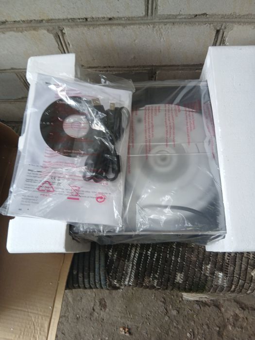 Продам проигрыватель виниловых пластинок датского бренда AGK (модель 10341 / Compact Turntable with USB).