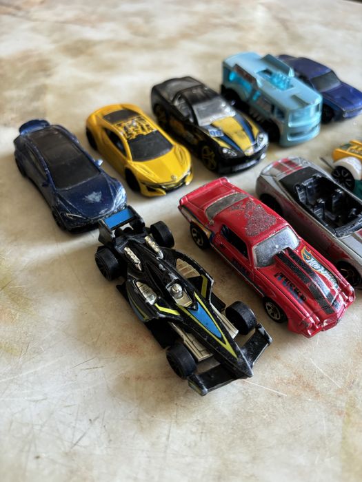 Машинки Hot Wheels