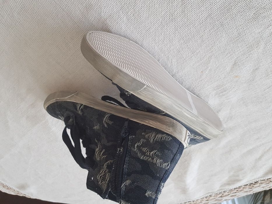 Lekkie buty benetton  chłopięce r. 38