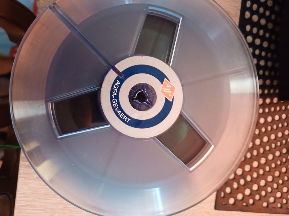 Szpula z taśmą maxell 35-90B  oraz szpule plastik i puste