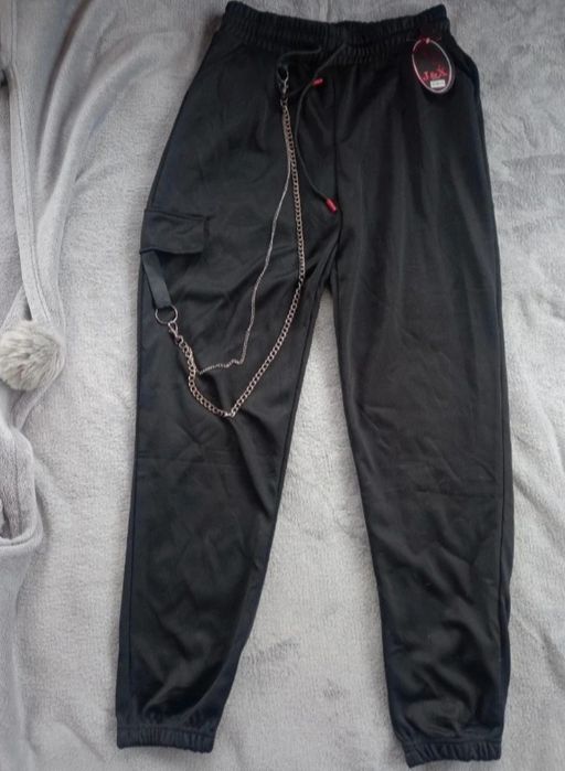 Rewelacyjne spodnie dresowe czarne śliskie z łańcuchem