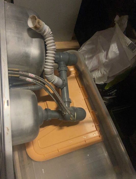 Lava loiça inox com duas cubas de diferentes tamanhos