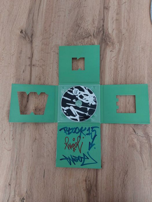 W.E.N.A Dalekie Zbliżenia,  autograf