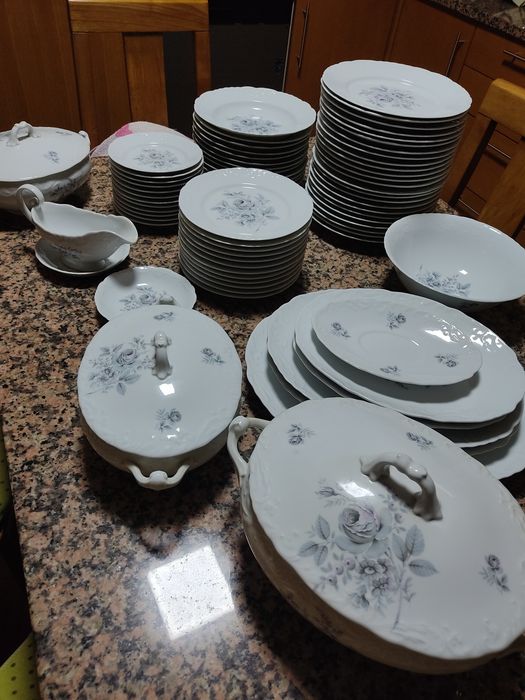 Serviço de Cozinha em Porcelana - 73 peças