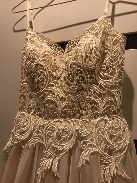 Przepiekna suknia ślubna w kolrze beżu/cappuccino