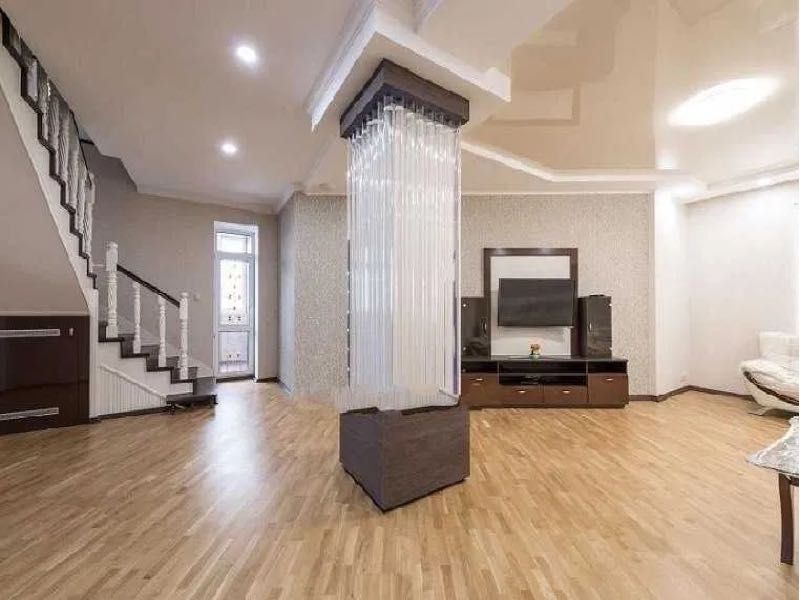 Оренда 3-х рівневого пентхауса 555 м² в центрі Києва, вул. Ковпака 17
