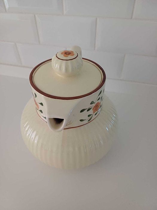 Jarro antigo pintado à mão.