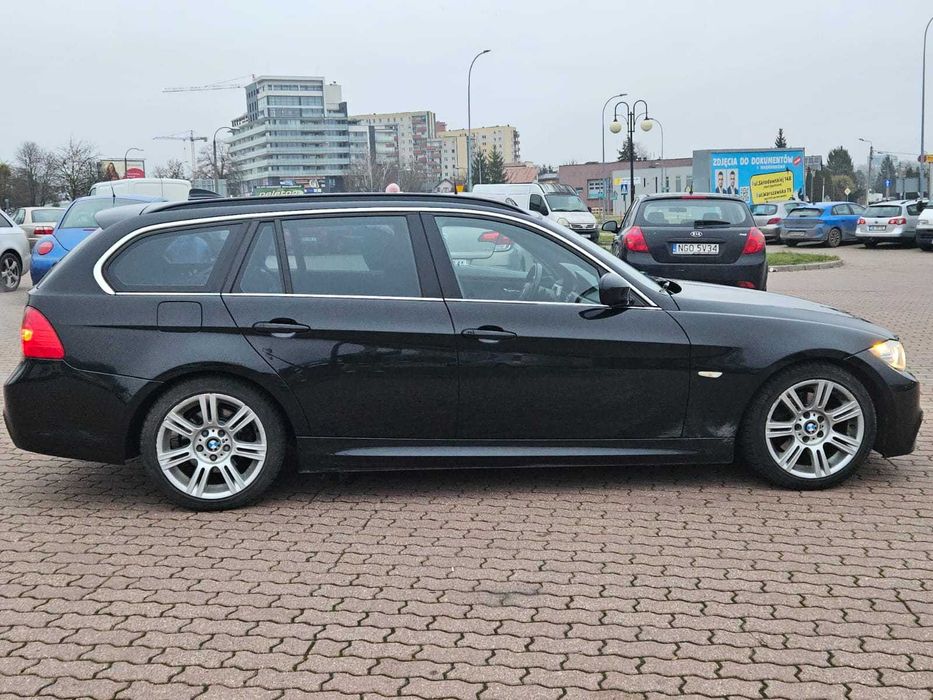 Perfekcyjne BMW 320i  M- pakiet