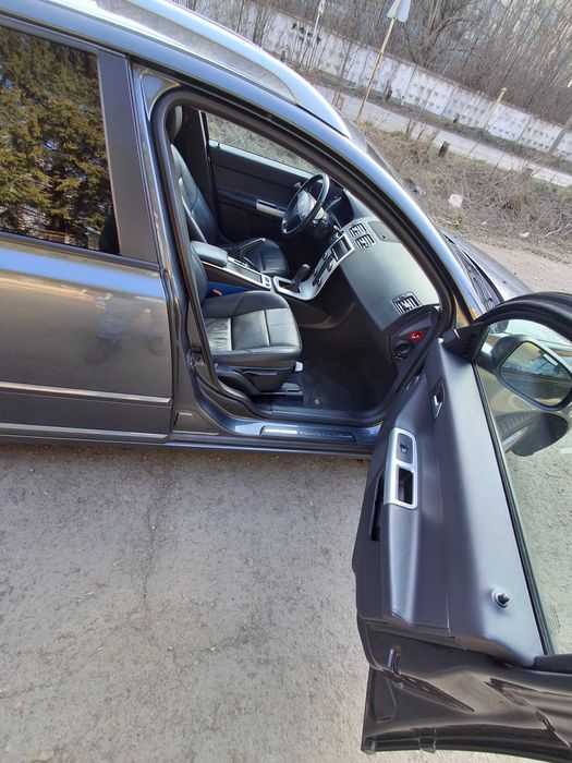 Продам volvo v50 2011року