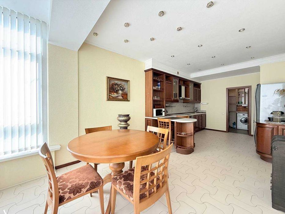 Apartment in Kyiv, Chorna hora, Zvirynets - More